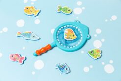 tiger-tribe-shark-chasey-catch-a-fish-bath-toy