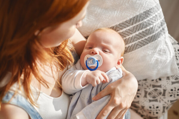 choosing-the-right-baby-pacifier-tips-and-types