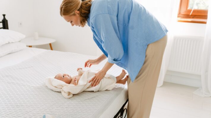 guide-to-swaddling-your-baby-tips-risk-and-benefits